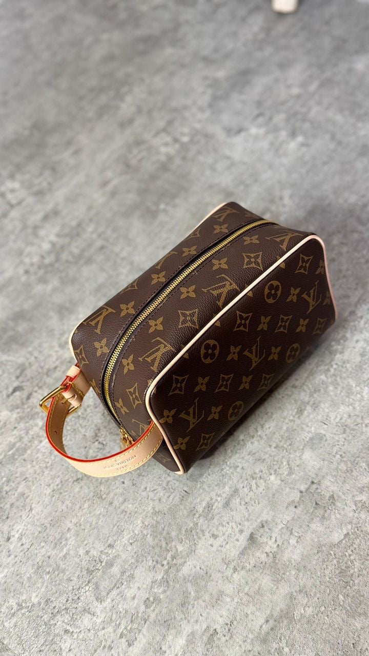 Louis Vuitton Locker Dopp Kit