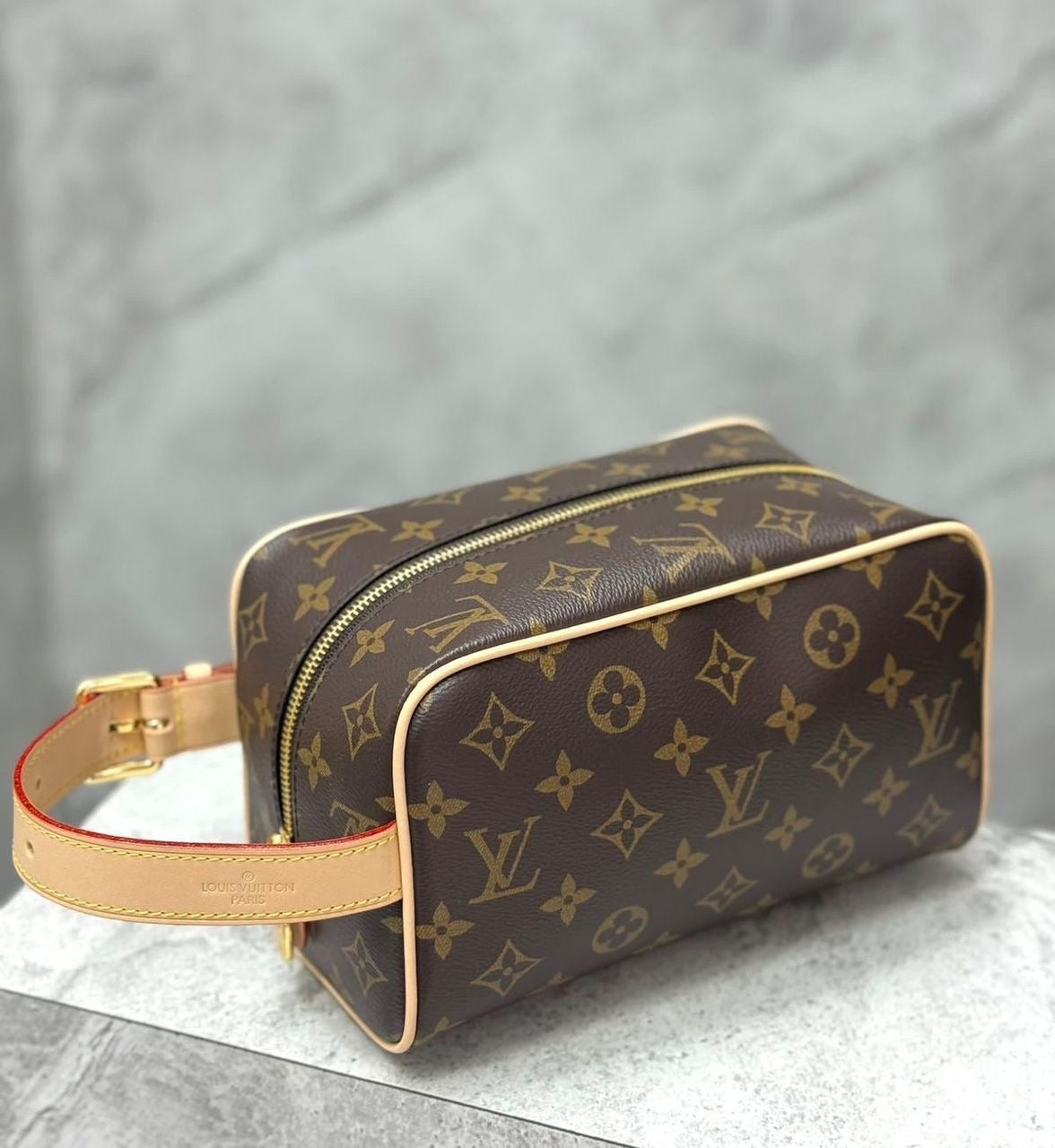 Louis Vuitton Locker Dopp Kit