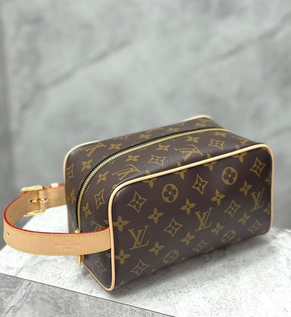 Louis Vuitton Locker Dopp Kit