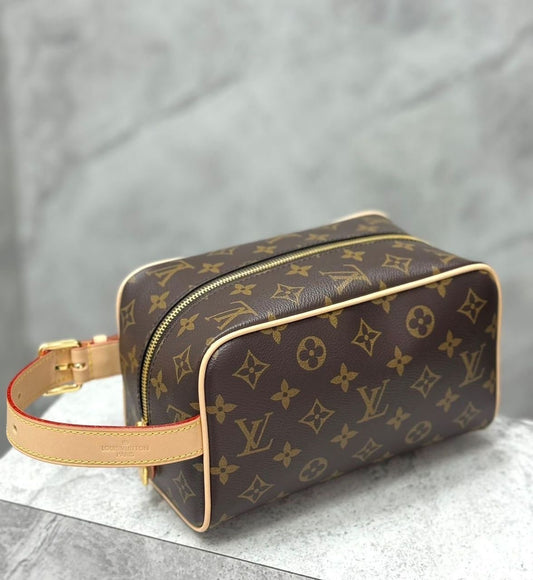 Louis Vuitton Locker Dopp Kit